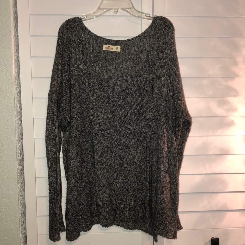 GRAY KNIT SWEATER